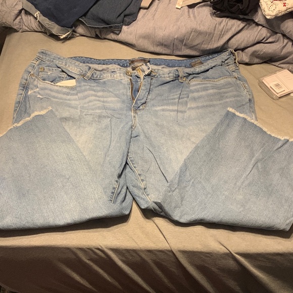 torrid Denim - Torrid Distressed Crop Boyfriend Jeans in Faded Blue